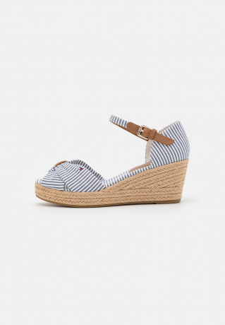 Tommy Hilfiger HIGH WEDGE  Platform sandals seersucker/bluecoast HIGH WEDGE Сандалии на платформе Сирсакер / Блюкост
