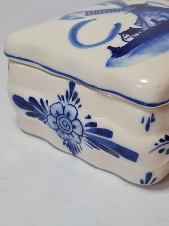 Шкатулка винтажная Delft Blue, дельфтский фарфор с рисунком в синих тонах "Мельница", 10,5 x 8,5 x 5,5 см, Голландия, 1960-70гг.