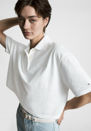 Tommy Hilfiger MODERN RELAXED HALF SLEEVE Polo shirt ecru MODERN RELAXED HALF SLEEVE Рубашка поло экрю