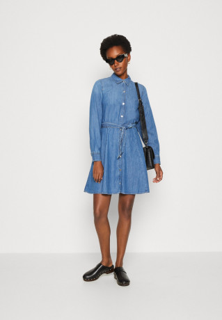 Tommy Hilfiger BELTED DRESS Denim dress lyra ПЛАТЬЕ С ПОЯСОМ Джинсовое платье лира
