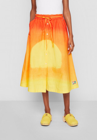 Tommy Hilfiger TOMMY HILFIGER X ANDY WARHOL SUNSET SKIRT A-line skirt orange ЮБКА TOMMY HILFIGER X ANDY WARHOL SUNSET Юбка-трапеция апельсин
