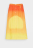 Tommy Hilfiger TOMMY HILFIGER X ANDY WARHOL SUNSET SKIRT A-line skirt orange ЮБКА TOMMY HILFIGER X ANDY WARHOL SUNSET Юбка-трапеция апельсин