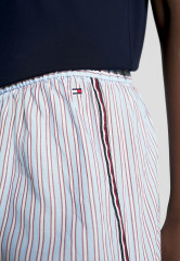 Tommy Hilfiger SIGNATURE TAPE STRIPE LOUNGE  Pyjama bottoms wlw nola stripe vessel blue SIGNATURE TAPE STRIPE LOUNGE Пижамные штаны wlw nola полосатый сосуд синий