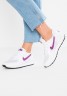Nike Sportswear OUTBURST Sneaker low white/bright grape/black OUTBURST Низкие кроссовки женские белый/светлый виноградный/черный