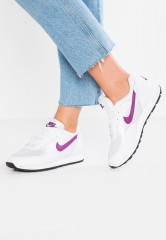 Nike Sportswear OUTBURST Sneaker low white/bright grape/black OUTBURST Низкие кроссовки женские белый/светлый виноградный/черный
