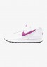 Nike Sportswear OUTBURST Sneaker low white/bright grape/black OUTBURST Низкие кроссовки женские белый/светлый виноградный/черный