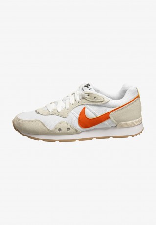 Nike Sportswear VENTURE Sneaker low white rush orange summit white VENTURE Низкие кроссовки женские белая лихорадка оранжевая вершина белая