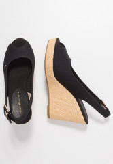 Tommy Hilfiger ICONIC ELENA SLING BACK WEDGE High heeled sandals black ICONIC ELENA SLING BACK WEDGE Босоножки на высоком каблуке черный