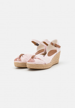 Tommy Hilfiger HIGH WEDGE Platform sandals seersucker/soothing pink HIGH WEDGE Сандалии на платформе Сирсакер/успокаивающий розовый