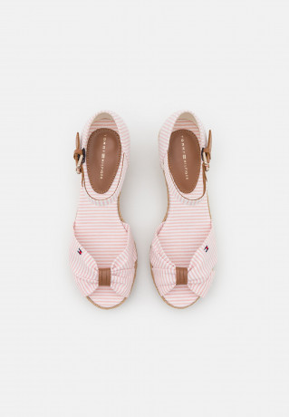 Tommy Hilfiger HIGH WEDGE Platform sandals seersucker/soothing pink HIGH WEDGE Сандалии на платформе Сирсакер/успокаивающий розовый