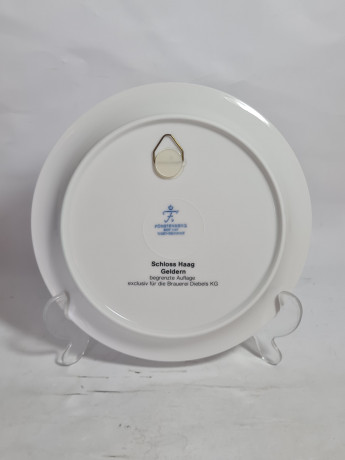 Тарелка декоративная винтажная Forstenberg "Замок Хааг. 1979", в заводской упаковке, фарфор, 19.5 см, Германия, 1970-80гг.