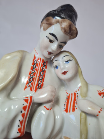 Винтажная статуэтка ZNK Polonne "Пара в национальных костюмах", 27 x 12см, Германия, 1960-70гг.