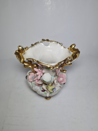 Bassano Im Still Ваза с декором из розовых цветов с позолоченными ручками, 14,5см x 14см, Италия, 1900гг.