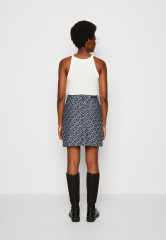 Tommy Hilfiger SHORT SKIRT MONOGRAM Mini skirt blue denim КОРОТКАЯ ЮБКА С МОНОГРАММОЙ Мини-юбка синий деним