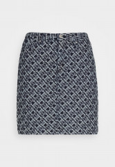 Tommy Hilfiger SHORT SKIRT MONOGRAM Mini skirt blue denim КОРОТКАЯ ЮБКА С МОНОГРАММОЙ Мини-юбка синий деним