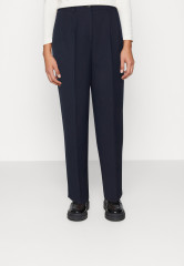 Tommy Hilfiger TAPERED PLEATED BLEND PANT Trousers desert sky ЗАУЖЕННЫЕ БРЮКИ СО СКЛАДКАМИ Брюки небо пустыни