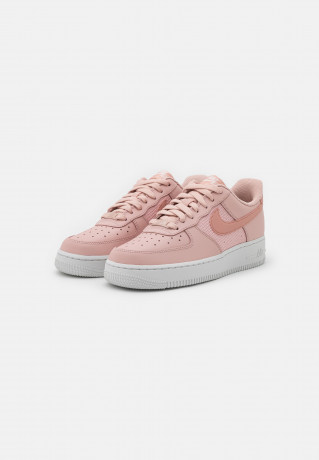 Nike Sportswear AIR FORCE 1 07 Sneaker low pink oxford/rose whisper/summit white AIR FORCE 1 07 Низкие кроссовки женские розовый оксфорд/розовый шепот/саммит белый