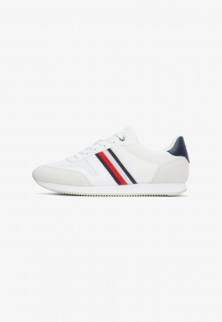 Tommy Hilfiger ESSENTIAL SIGNATURE TAPE RUNNER Trainers white ESSENTIAL SIGNATURE TAPE RUNNER — кроссовки белый