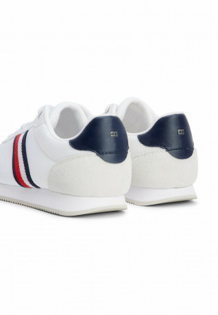 Tommy Hilfiger ESSENTIAL SIGNATURE TAPE RUNNER Trainers white ESSENTIAL SIGNATURE TAPE RUNNER — кроссовки белый