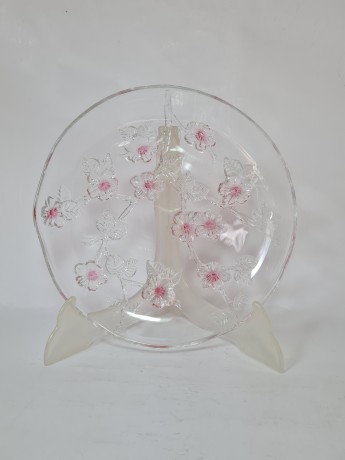 Mikasa Carmen Круглое блюдо, бело-розовые цветы на стекле, 3.5см x 21см, 1950-60гг.