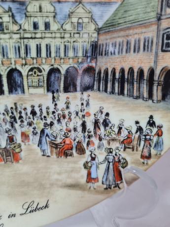 Kaiser Berg Декоративная тарелка с изображением торговой площади в г. Любек, 24 x 3 см, Германия, 1970-80гг.