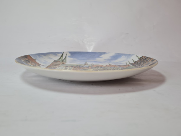 Kaiser Berg Декоративная тарелка с изображением торговой площади в г. Любек, 24 x 3 см, Германия, 1970-80гг.