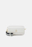Tommy Hilfiger ICONIC CAMERA BAG MONO Across body bag weathered white ICONIC CAMERA BAG MONO Сумка через плечо выветрившийся белый