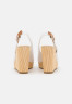 Tommy Hilfiger ICONIC ELENA SLING BACK WEDGE High heeled sandals ivory ICONIC ELENA SLING BACK WEDGE Босоножки на высоком каблуке слоновая кость