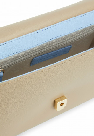 Tommy Hilfiger TEXTURED MONOGRAM FLAP  Across body bag beige TEXTURED MONOGRAM FLAP Сумка через плечо бежевый