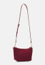 Tommy Hilfiger MY IDOL SHOULDER BAG MONO Handbag rouge СУМКА НА ПЛЕЧ MY IDOL МОНО Сумочка румяна