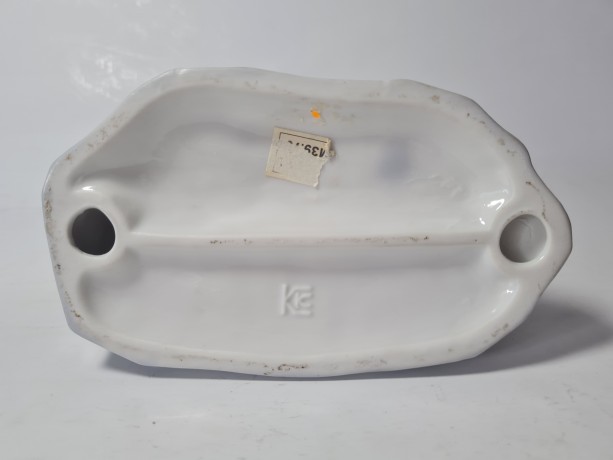 Lladro Статуэтка "Девушка с вазой с цветами и маленькой птичкой на руке", 15см х 16см, Испания, 1960-70гг.