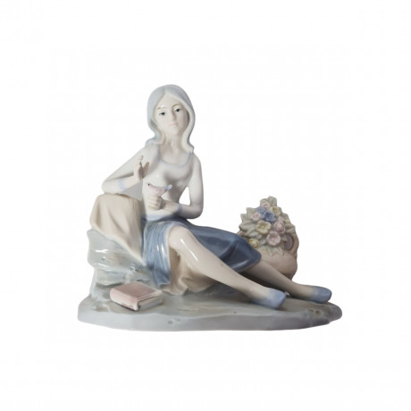 Lladro Статуэтка "Девушка с вазой с цветами и маленькой птичкой на руке", 15см х 16см, Испания, 1960-70гг.