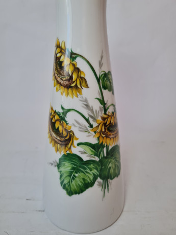 Ваза винтажная  Schumann Arzberg Bavaria, белый фафор с декором и позолоченным ободком "Подсолнечники", 26 x 7,5 см / 5,5 см, Германия, 1960-70гг.