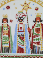 Тарелка декоративная винтажная H&amp;C Selb Heinrich Bavaria, белый фарфор с разноцветным изображением трех королей, 24,5 x 2,5 см, Германия, 1960-70гг.