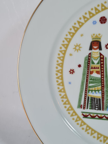 Тарелка декоративная винтажная H&C Selb Heinrich Bavaria, белый фарфор с разноцветным изображением трех королей, 24,5 x 2,5 см, Германия, 1960-70гг.