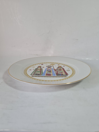 Тарелка декоративная винтажная H&C Selb Heinrich Bavaria, белый фарфор с разноцветным изображением трех королей, 24,5 x 2,5 см, Германия, 1960-70гг.