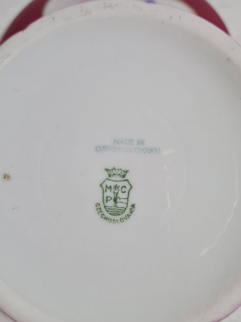 Шкатулка винтажная МCP Czechosolovakia, красно-белая с цветочным декором, фарфор, 10 x 4,5 см, Чехословакия, 1960-1970гг.