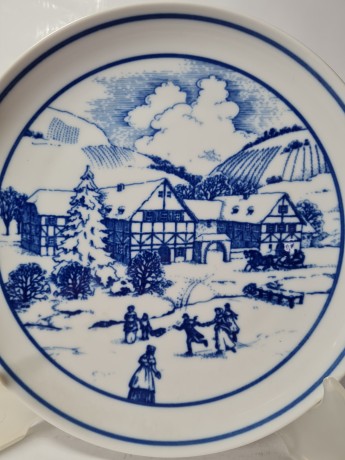 Hutschenreuther 1814 Винтажная тарелка эксклюзивно для Нидертхальского двора "Зима", 20см, Германия, 1970-80гг.