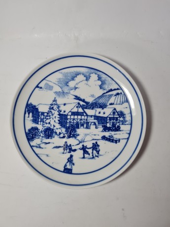 Hutschenreuther 1814 Винтажная тарелка эксклюзивно для Нидертхальского двора "Зима", 20см, Германия, 1970-80гг.