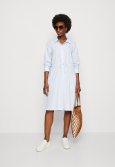 Tommy Hilfiger ITHAKA KNEE SHIRT DRESS  Shirt dress blue ПЛАТЬЕ-РУБАШКА ITHACA KNEE SHIRT DRESS Платье-рубашка синий