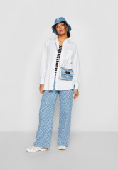 Tommy Hilfiger Hat mid denim Имеет средняя джинсовая ткань