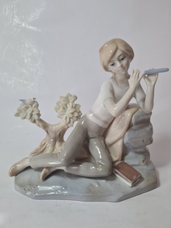 Статуэтка винтажная среднего размера Lladro "Мальчик с трубочкой", фарфор, 15 х 16 см, Испания, 1960-70гг.