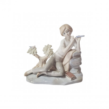 Статуэтка винтажная среднего размера Lladro "Мальчик с трубочкой", фарфор, 15 х 16 см, Испания, 1960-70гг.