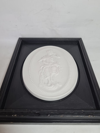 Картина винтажная Meissen, Klio, керамика в деревянной раме, отлита по оригинальным формам Дж.Дж.Кендлера, 23 x 19,5 см, Германия, 1981 г.