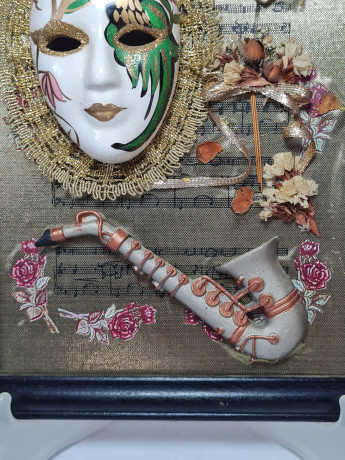 Картина винтажная "Композиция с маской и саксофоном", объемное декорирование, дерев.рама, 25.5 х 20 см, Германия, 1960-70гг.