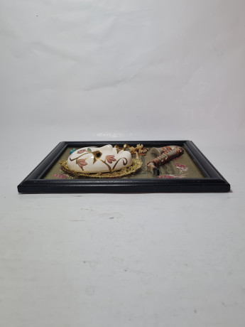 Картина винтажная "Композиция с маской и саксофоном", объемное декорирование, дерев.рама, 25.5 х 20 см, Германия, 1960-70гг.