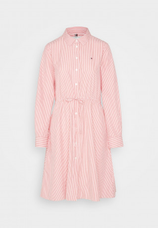 Tommy Hilfiger ITHAKA KNEE SHIRT DRESS Shirt dress red ПЛАТЬЕ-РУБАШКА ITHACA KNEE SHIRT DRESS Платье-рубашка красный