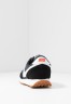 Nike Sportswear DAYBREAK Sneaker low black/summit white/off noir/brown/team orange DAYBREAK Низкие кроссовки женские черный/саммит белый/off noir/коричневый/team Orange