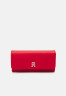Tommy Hilfiger ICONIC TOMMY FLAP Wallet fireworks red ICONIC TOMMY FLAP Бумажник красный фейерверк