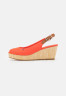 Tommy Hilfiger ICONIC ELBA SLING BACK WEDGE Platform sandals deep orange ICONIC ELBA SLING BACK WEDGE Сандалии на платформе темно-оранжевый